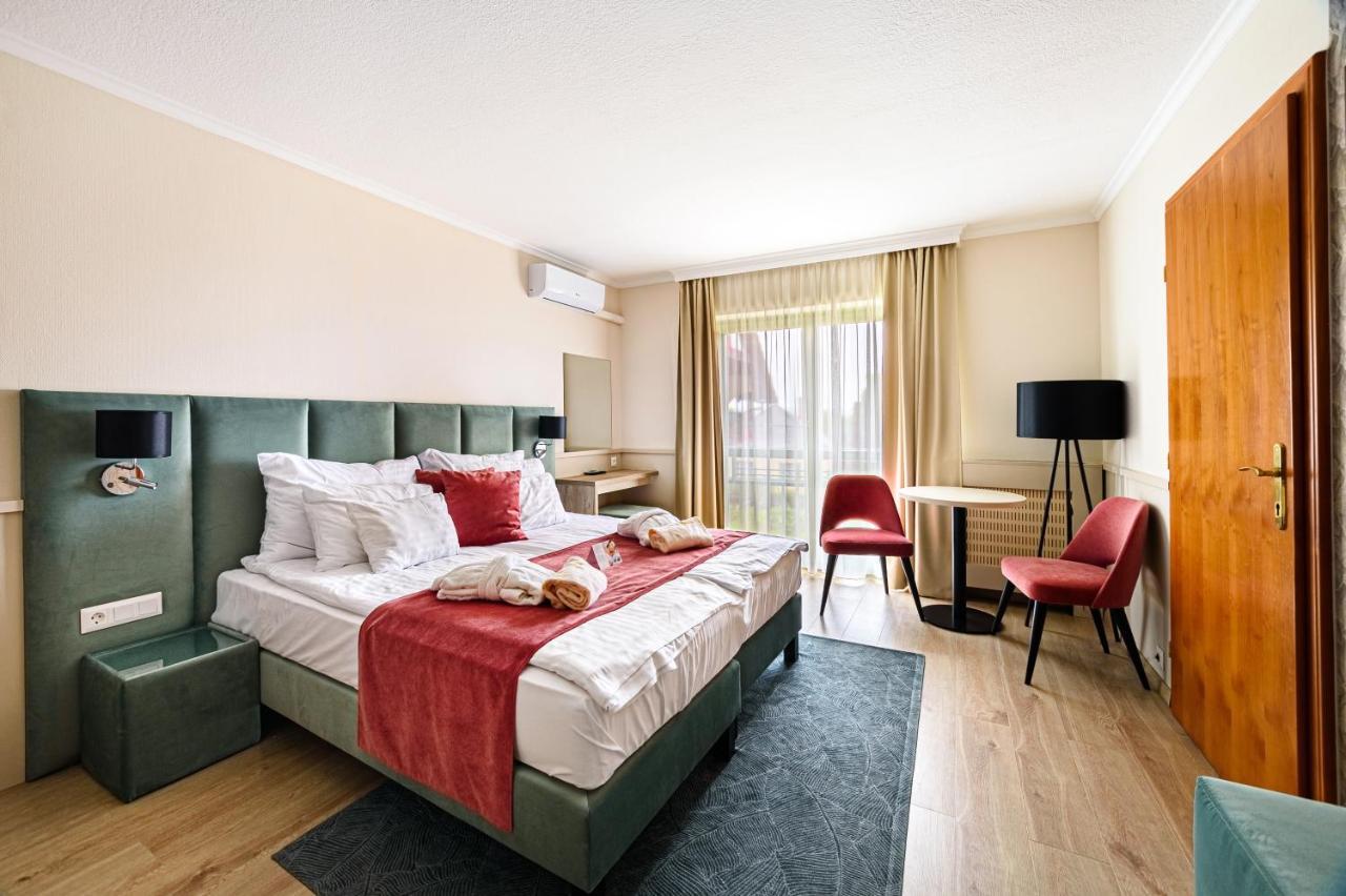 Holiday Club Apartman Hotel Хевиз Экстерьер фото