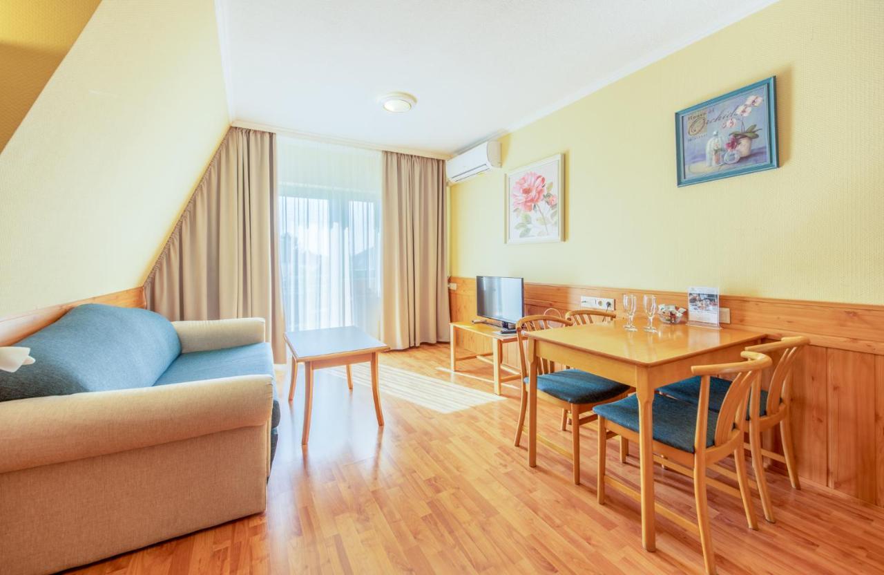 Holiday Club Apartman Hotel Хевиз Экстерьер фото