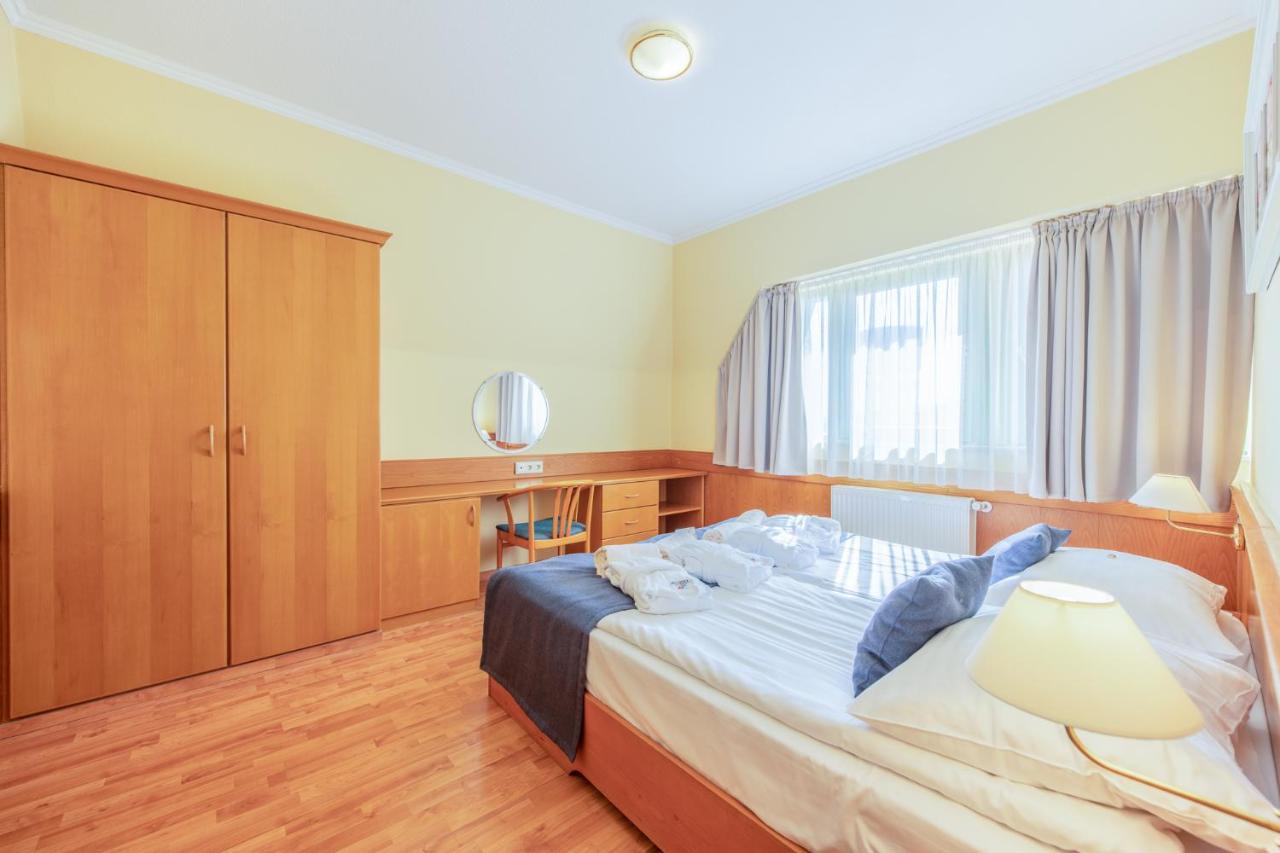 Holiday Club Apartman Hotel Хевиз Экстерьер фото