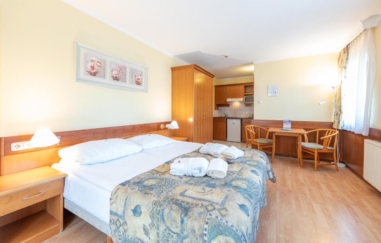 Holiday Club Apartman Hotel Хевиз Экстерьер фото
