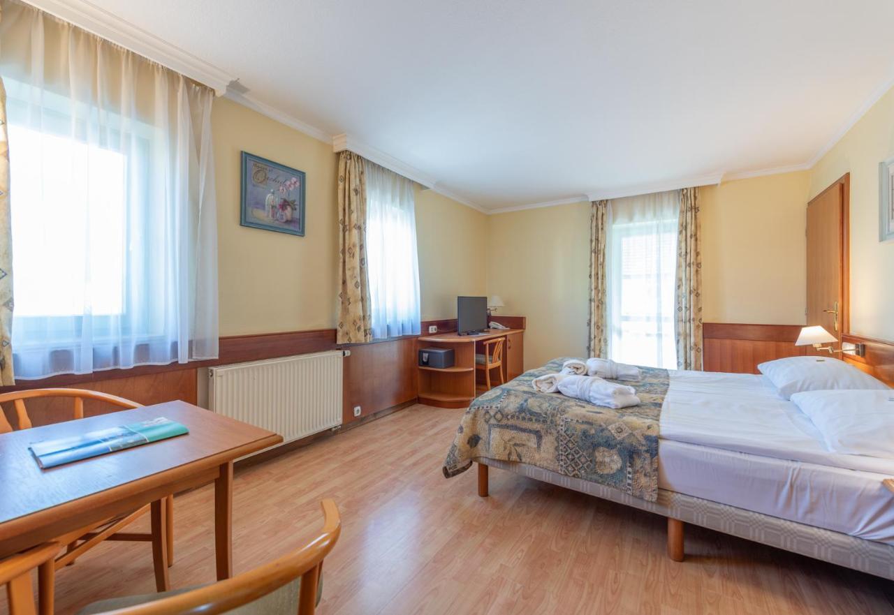 Holiday Club Apartman Hotel Хевиз Экстерьер фото