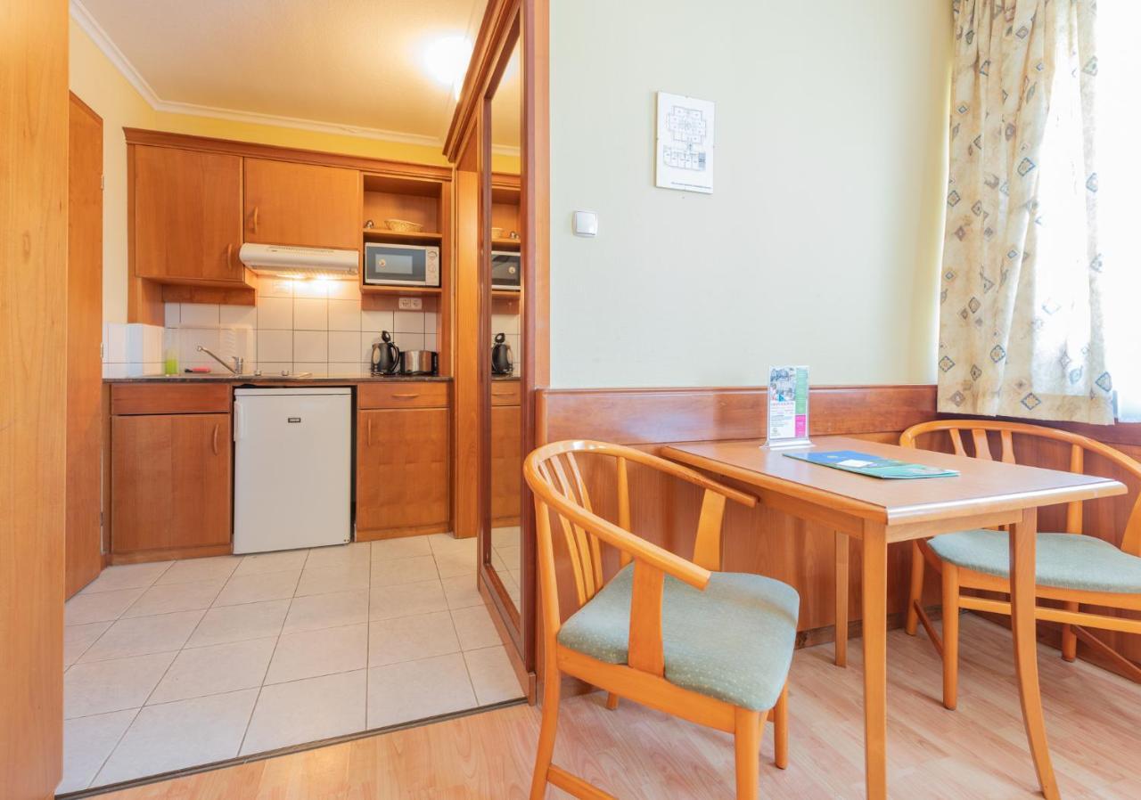 Holiday Club Apartman Hotel Хевиз Экстерьер фото