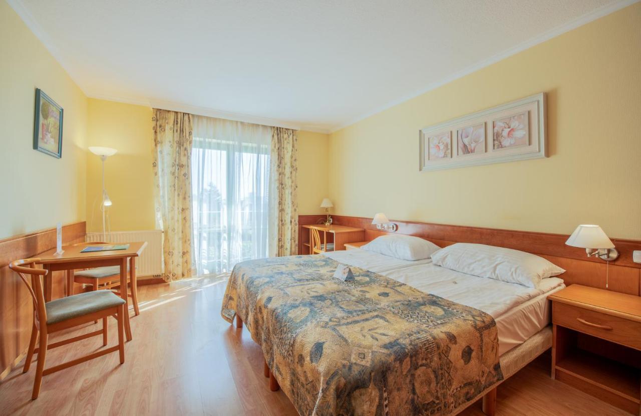 Holiday Club Apartman Hotel Хевиз Экстерьер фото