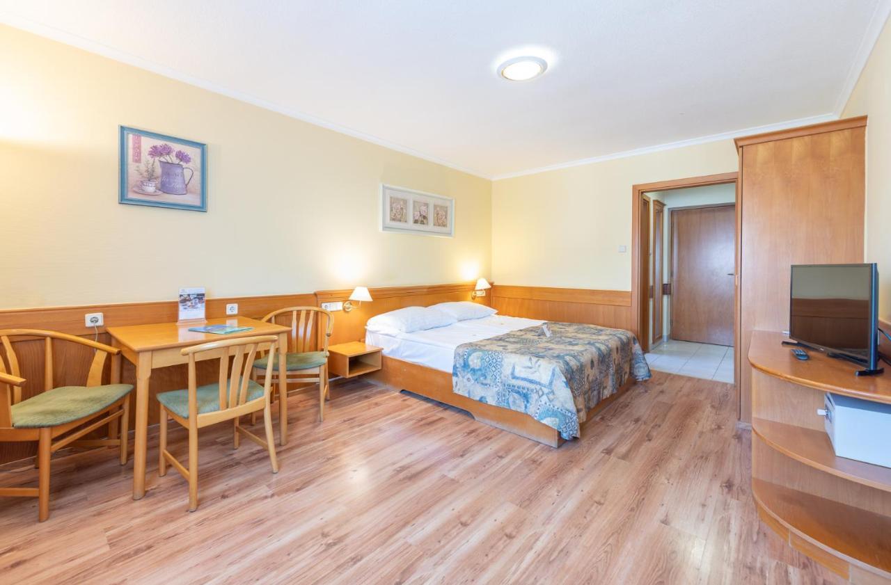 Holiday Club Apartman Hotel Хевиз Экстерьер фото
