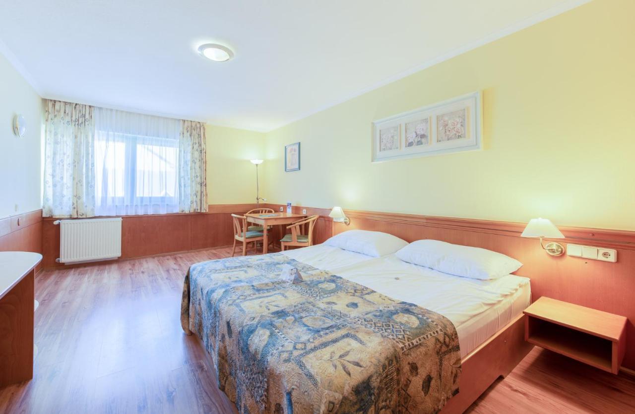Holiday Club Apartman Hotel Хевиз Экстерьер фото